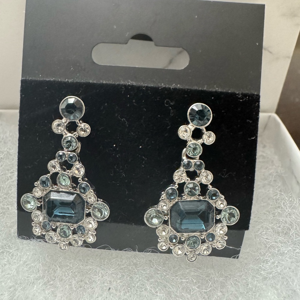 GIVENCHY (signed) gorgeous sparkly silver tone, blue stone dangle earrings. - Picture 4 of 5